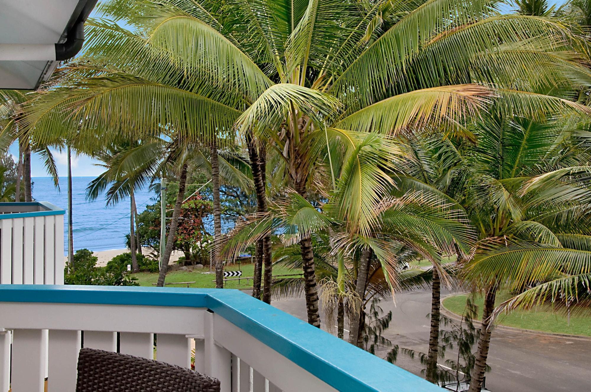 By The Sea Port Douglas Exteriör bild