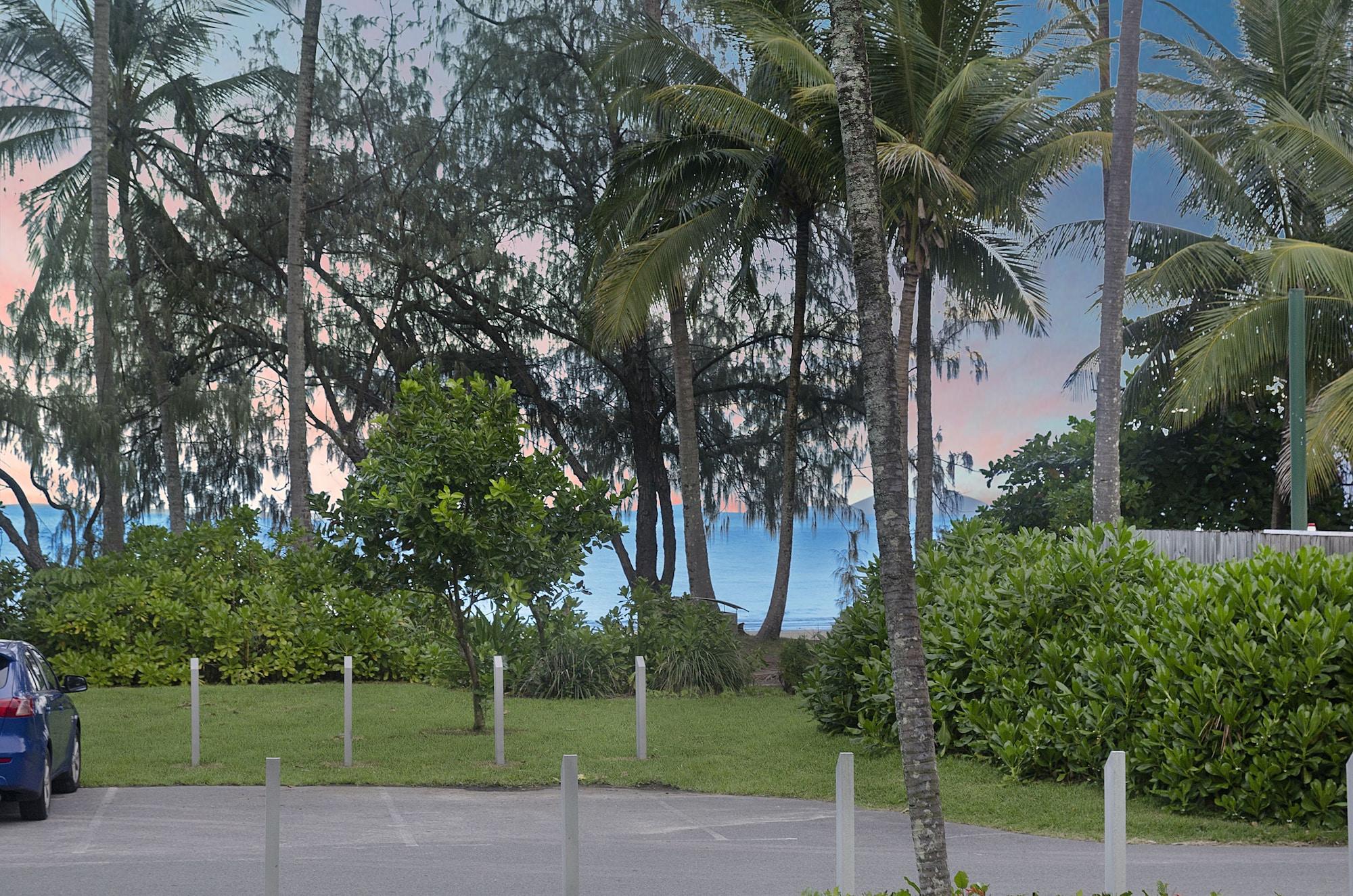 By The Sea Port Douglas Exteriör bild