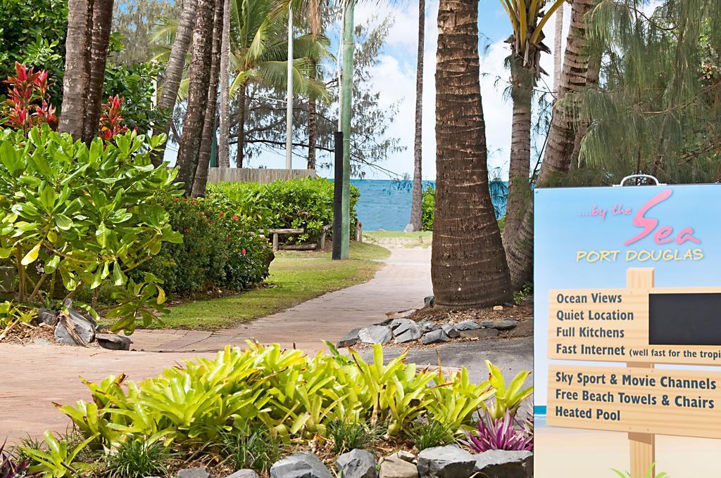 By The Sea Port Douglas Exteriör bild